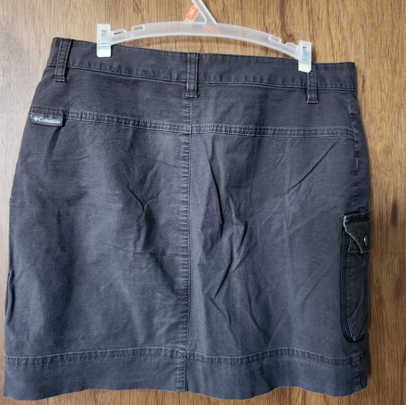 Ladies Columbia skirt - Picture 2 of 3